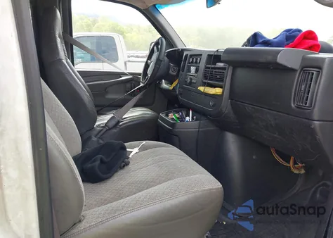 2010 Chevrolet Express G1500 z USA, uszkodzony, nr VIN 1GCUGADX9A1151201